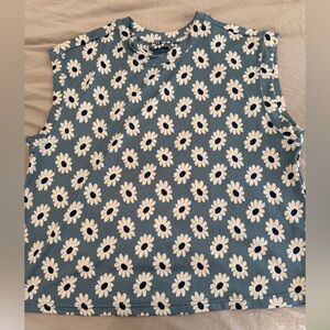 The Great outdoors boxy trail tank : Floral Blue and White Top